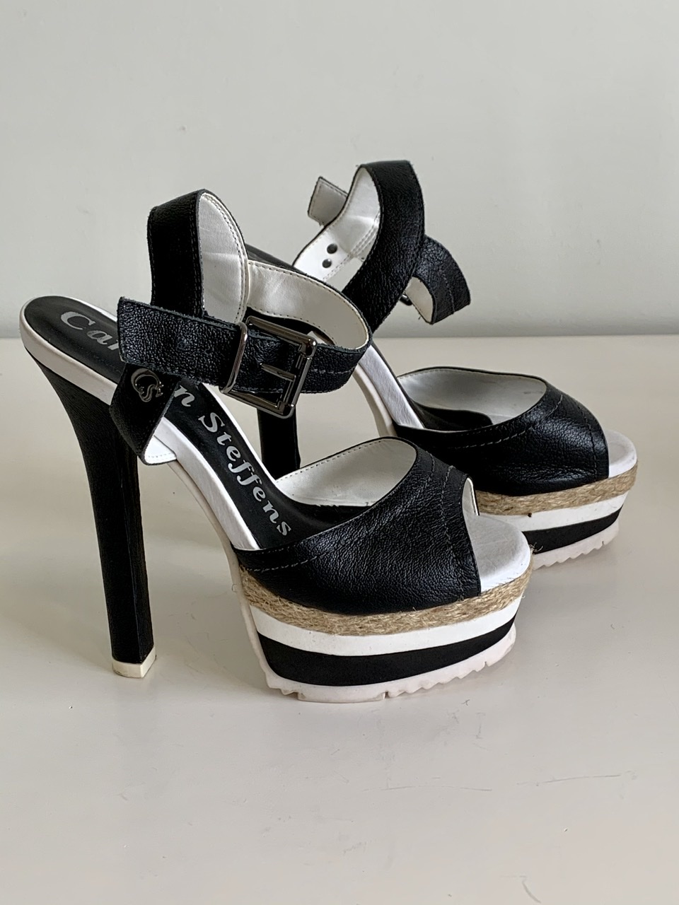 sandalia carmen steffens preta