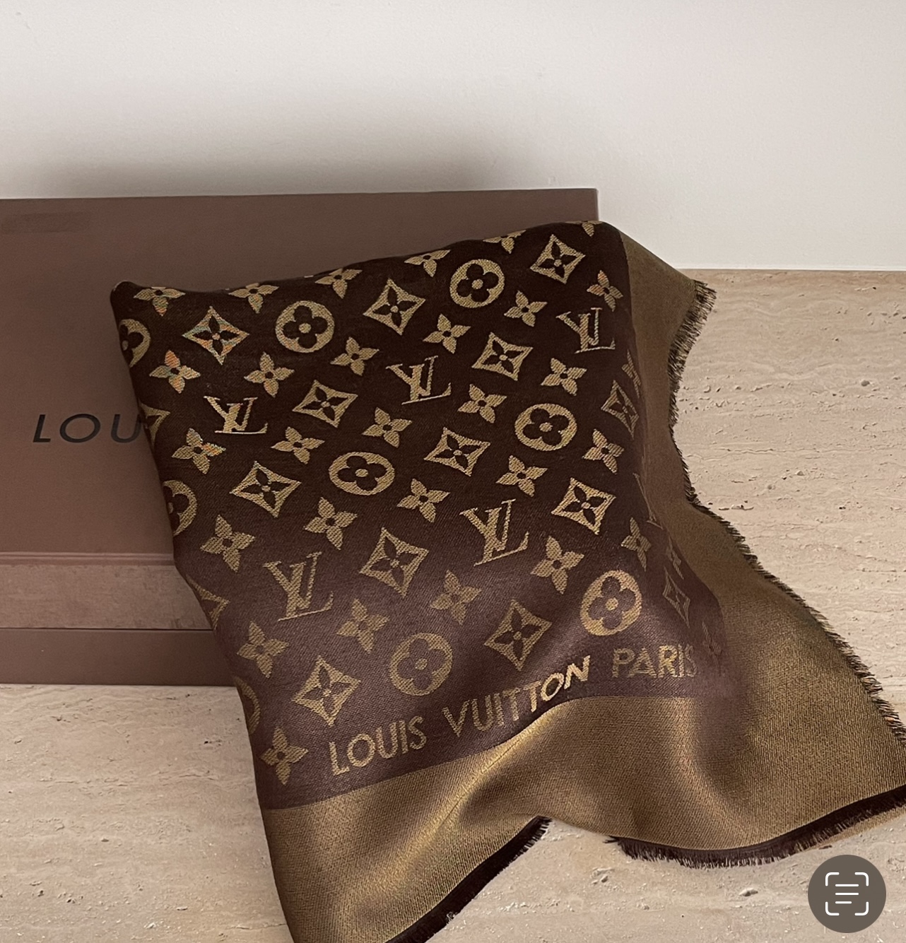 Echarpe/Lenço Louis Vuitton - Desapegos de Roupas quase novas ou nunca  usadas para bebês, crianças e mamães. 1007253